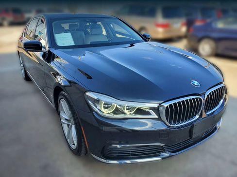 Used 2018 BMW 750i xDrive image 17