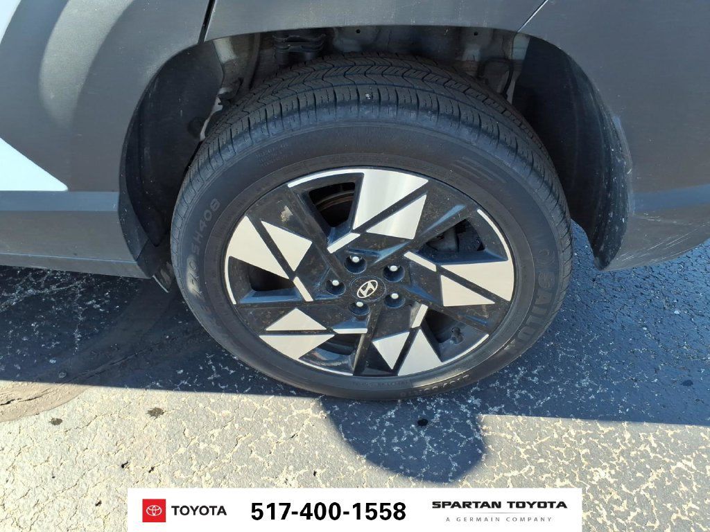 Used 2024 Hyundai Kona SEL AWD/4WD image 11