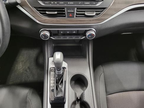 Used 2025 Nissan Altima 2.5 SV FWD image 16
