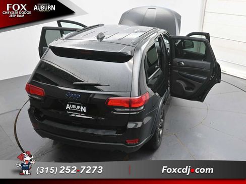 Used 2018 Jeep Grand Cherokee Laredo AWD/4WD image 40