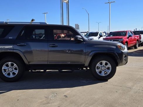 Used 2017 Toyota 4Runner SR5 image 7
