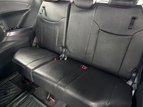 Used 2025 Toyota Sienna XSE w/ XSE Premium Package image 18