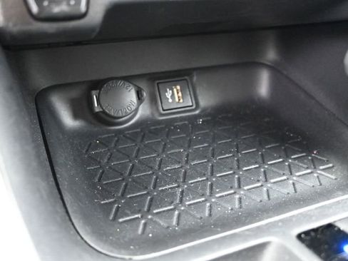 Used 2024 Toyota RAV4 LE image 33