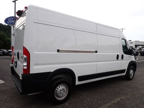 Used 2024 RAM ProMaster 2500 w/ Convenience Group FWD image 8