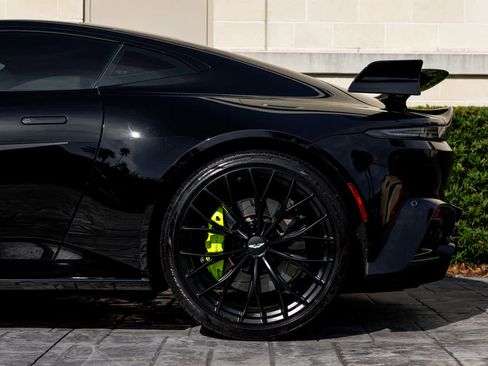 Used 2023 Aston Martin V8 Vantage Coupe image 44
