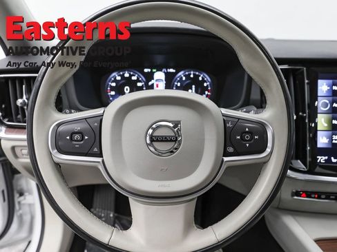 Used 2022 Volvo S60 B5 Momentum image 10