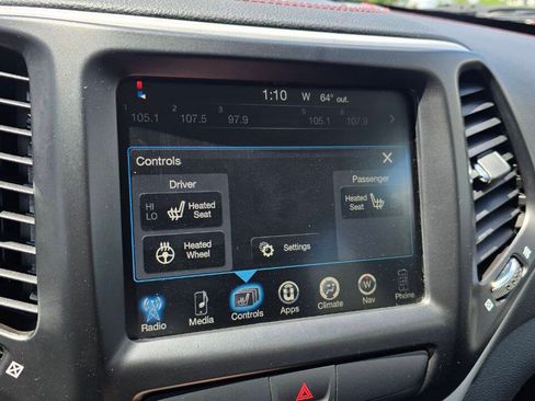 Used 2018 Jeep Cherokee Trailhawk w/ Cold Weather Group AWD/4WD image 19