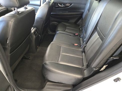 Used 2019 Nissan Rogue SL w/ Premium Package image 17