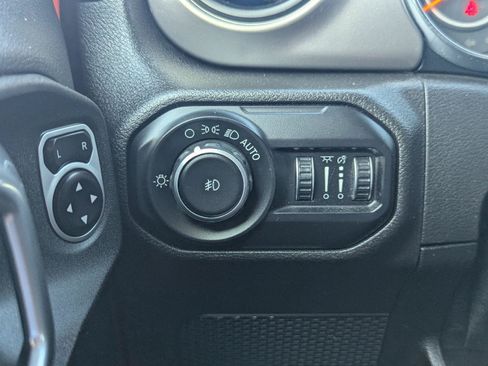 Used 2019 Jeep Wrangler Unlimited Sport S AWD/4WD image 25