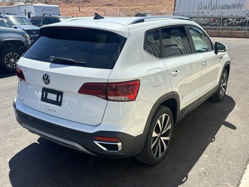 Used 2024 Volkswagen Taos SE FWD image 3