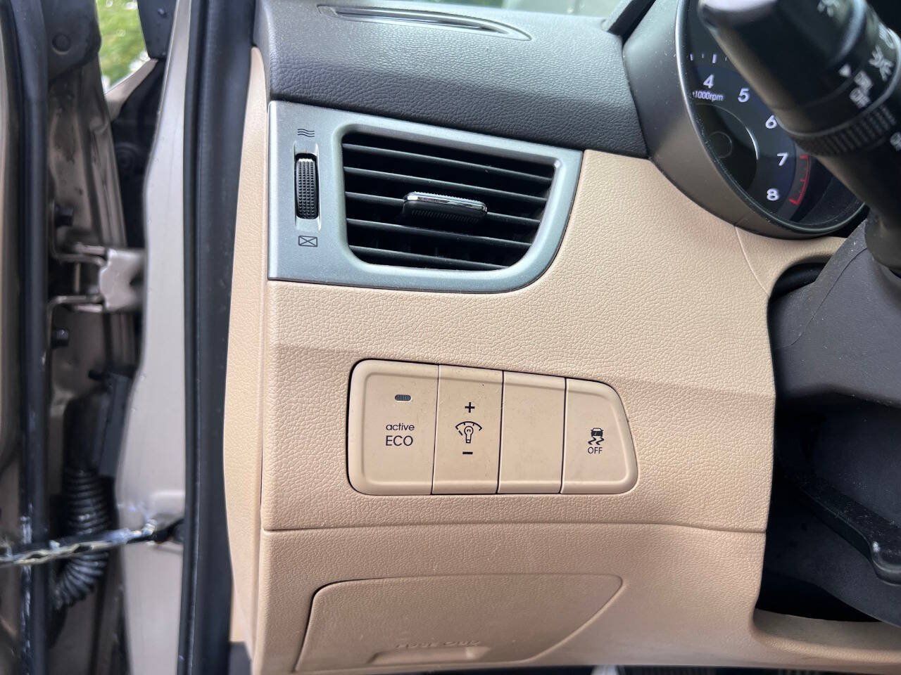 Used 2012 Hyundai Elantra Limited FWD image 10