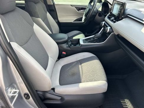 Used 2020 Toyota RAV4 XLE w/ Convenience Package FWD image 29