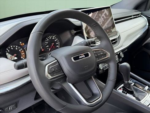 Used 2024 Jeep Compass Limited image 16