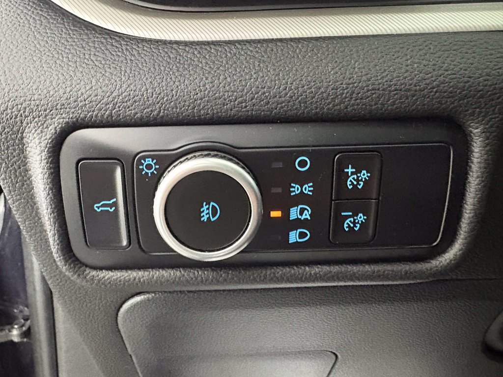 Used 2024 Ford Explorer XLT w/ Equipment Group 202A AWD/4WD image 21
