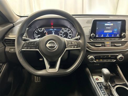 Used 2023 Nissan Altima 2.5 SV AWD/4WD image 3