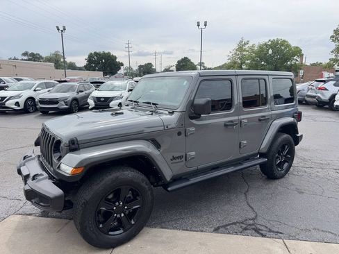 Used 2021 Jeep Wrangler Unlimited Sahara AWD/4WD image 4