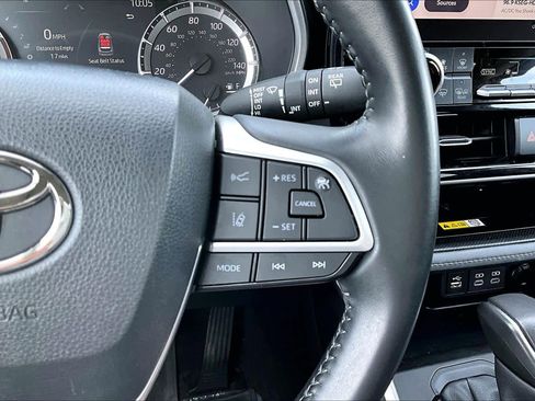 Used 2023 Toyota Highlander XLE image 24