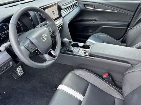 Used 2025 Toyota Camry SE w/ Convenience Package image 33