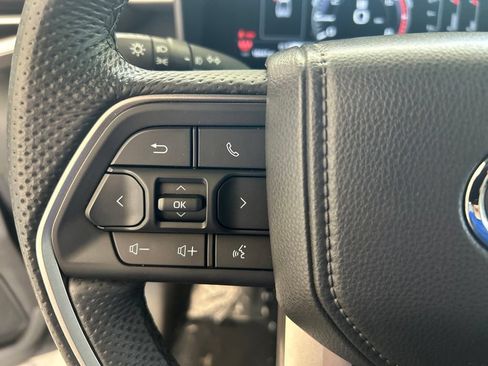 Used 2025 Toyota Tundra Limited AWD/4WD image 47