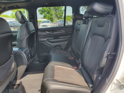 Certified 2023 Jeep Grand Cherokee Altitude AWD/4WD image 24