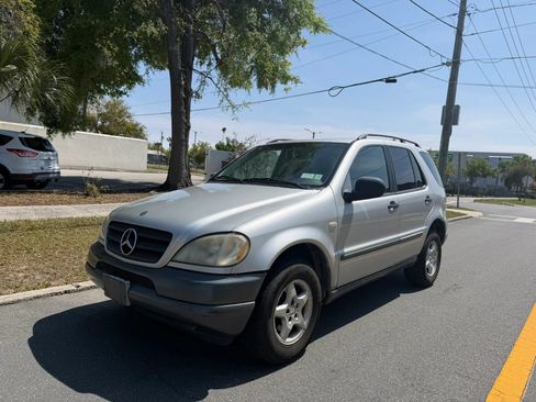 Used 1999 Mercedes-Benz ML 320 4MATIC image 1