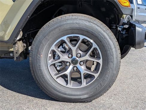 New 2025 Jeep Gladiator Sport image 10