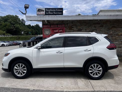 Used 2018 Nissan Rogue SV w/ Premium Package AWD/4WD image 3