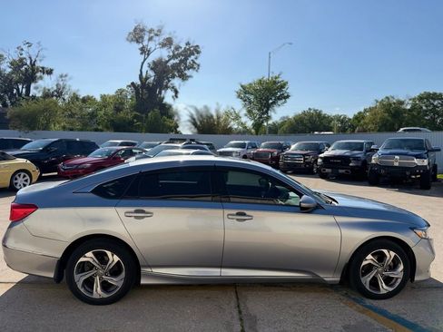 Used 2018 Honda Accord EX image 6