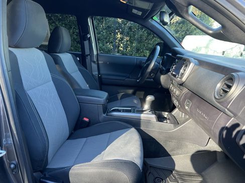 Used 2021 Toyota Tacoma TRD Sport image 30