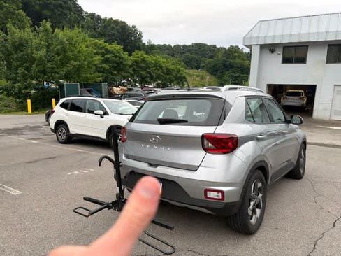 Used 2024 Hyundai Venue SEL FWD image 7