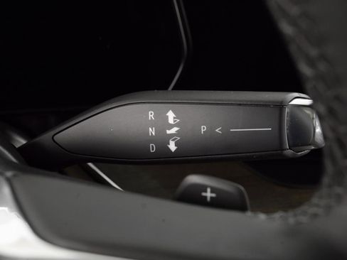 Used 2025 Chevrolet Suburban High Country image 38