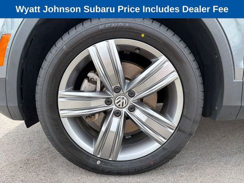 Used 2021 Volkswagen Tiguan SEL FWD image 2