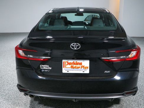 Used 2025 Toyota Camry SE FWD image 8