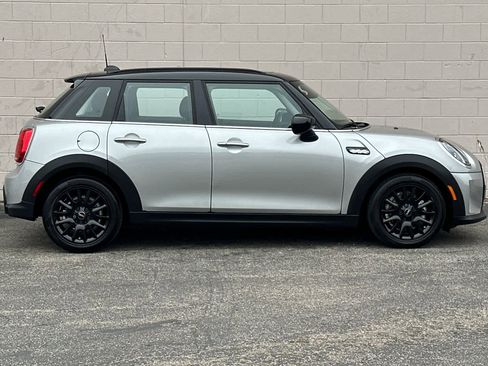 Used 2024 MINI Cooper 4-Door Hardtop image 6