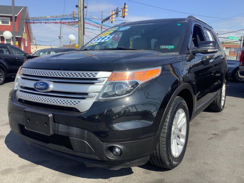 Used 2015 Ford Explorer XLT w/ Equipment Group 202B AWD/4WD image 3