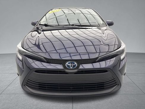 Used 2023 Toyota Corolla LE FWD image 2
