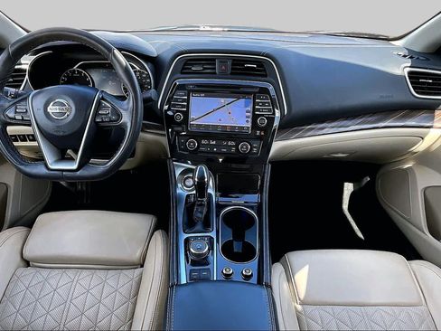 Used 2017 Nissan Maxima Platinum w/ Interior Lighting Package FWD image 15