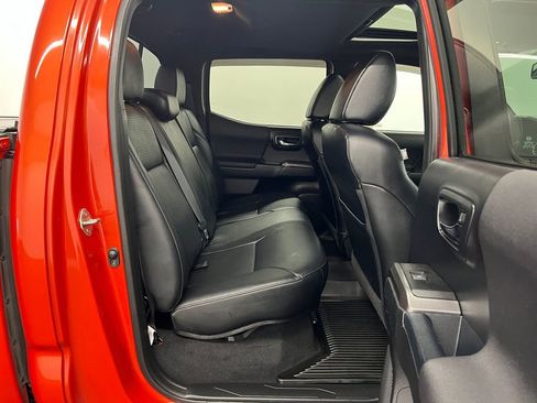 Used 2018 Toyota Tacoma TRD Off-Road image 25