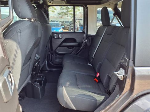 Used 2021 Jeep Wrangler Unlimited Sahara image 18