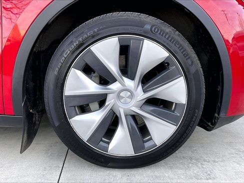 Used 2022 Tesla Model Y Long Range image 23