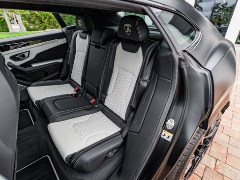 Used 2022 Lamborghini Urus AWD/4WD image 37