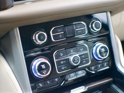 Used 2023 GMC Yukon Denali image 34