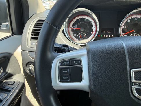 Used 2014 Dodge Grand Caravan SXT w/ UConnect Hands-Free Group FWD image 17