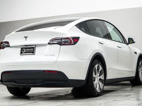Used 2020 Tesla Model Y Long Range AWD/4WD image 12