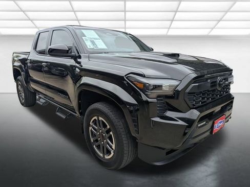 Used 2024 Toyota Tacoma TRD Sport image 1