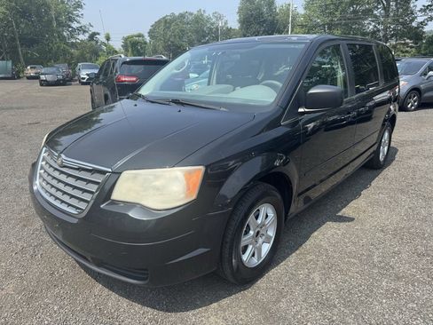 Used 2010 Chrysler Town & Country LX image 1