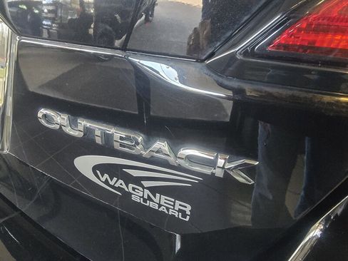 Used 2023 Subaru Outback Premium image 31