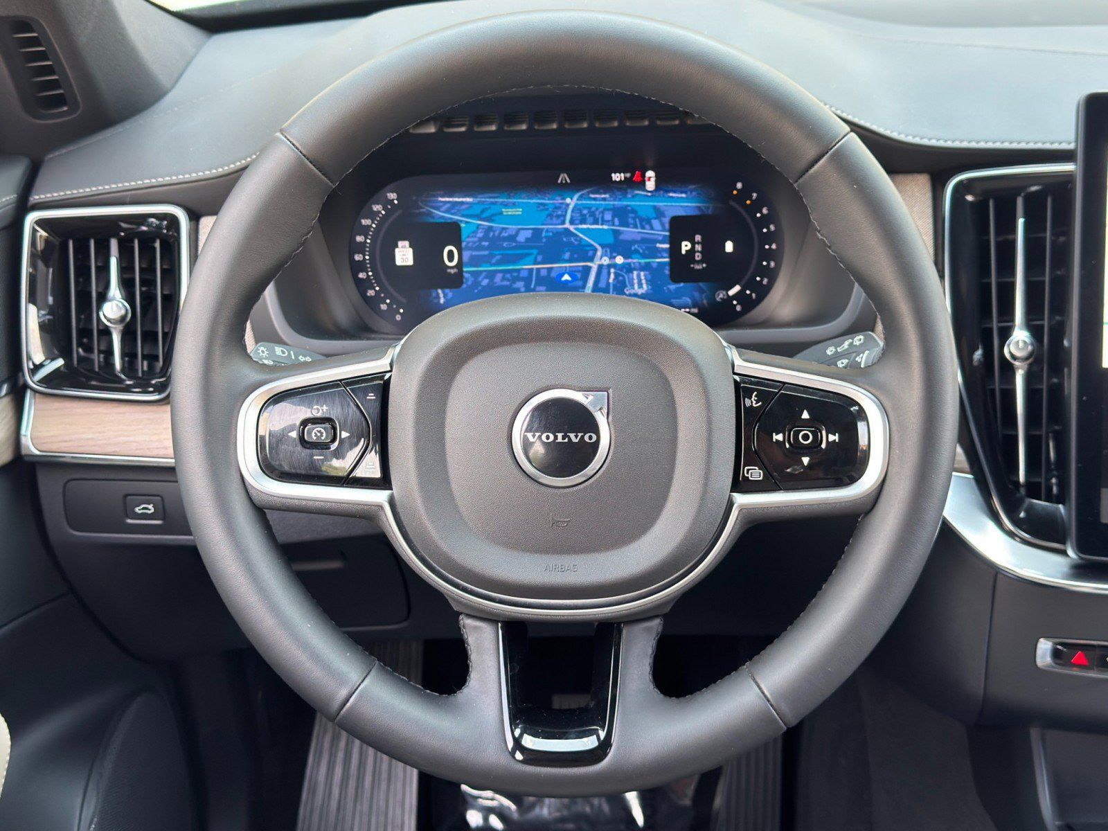 Used 2025 Volvo XC90 B5 Core w/ Protection Package Premier AWD/4WD image 22