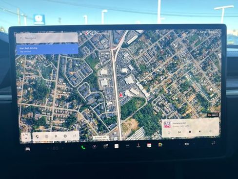 Used 2024 Tesla Model X image 33