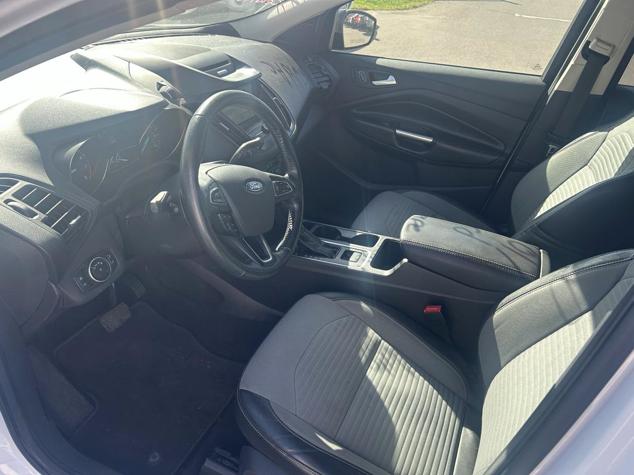 Used 2017 Ford Escape SE w/ Equipment Group 201A AWD/4WD image 9